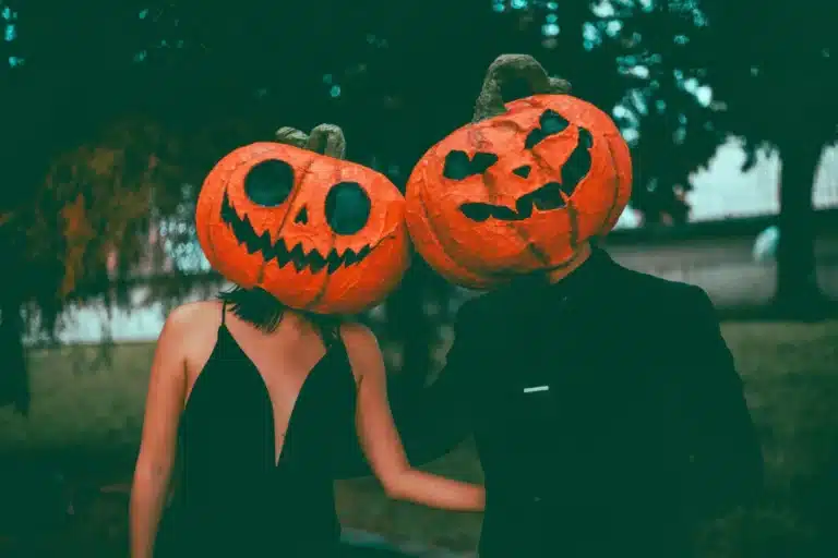 Halloween : 13 costumes inspirés de films et séries à recréer facilement